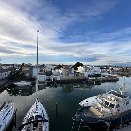 Apartamento en Roses con vistas al canal y piscina Exterior foto