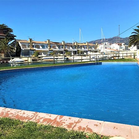 Apartamento en Roses con vistas al canal y piscina Exterior foto