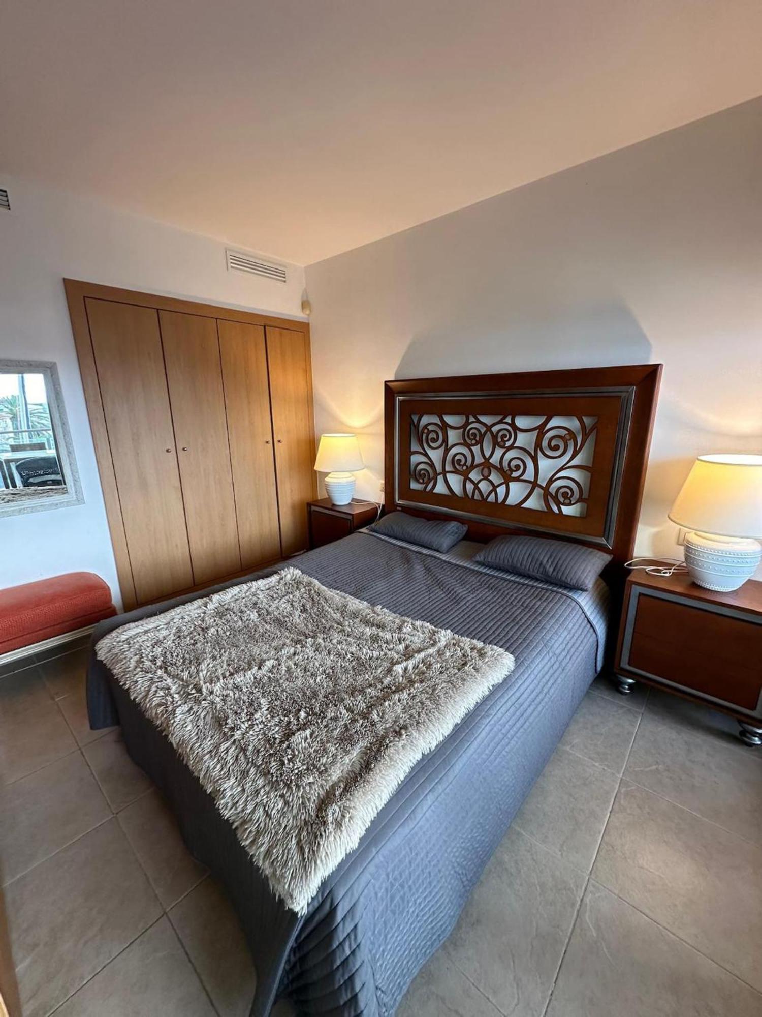 Apartamento en Roses con vistas al canal y piscina Exterior foto