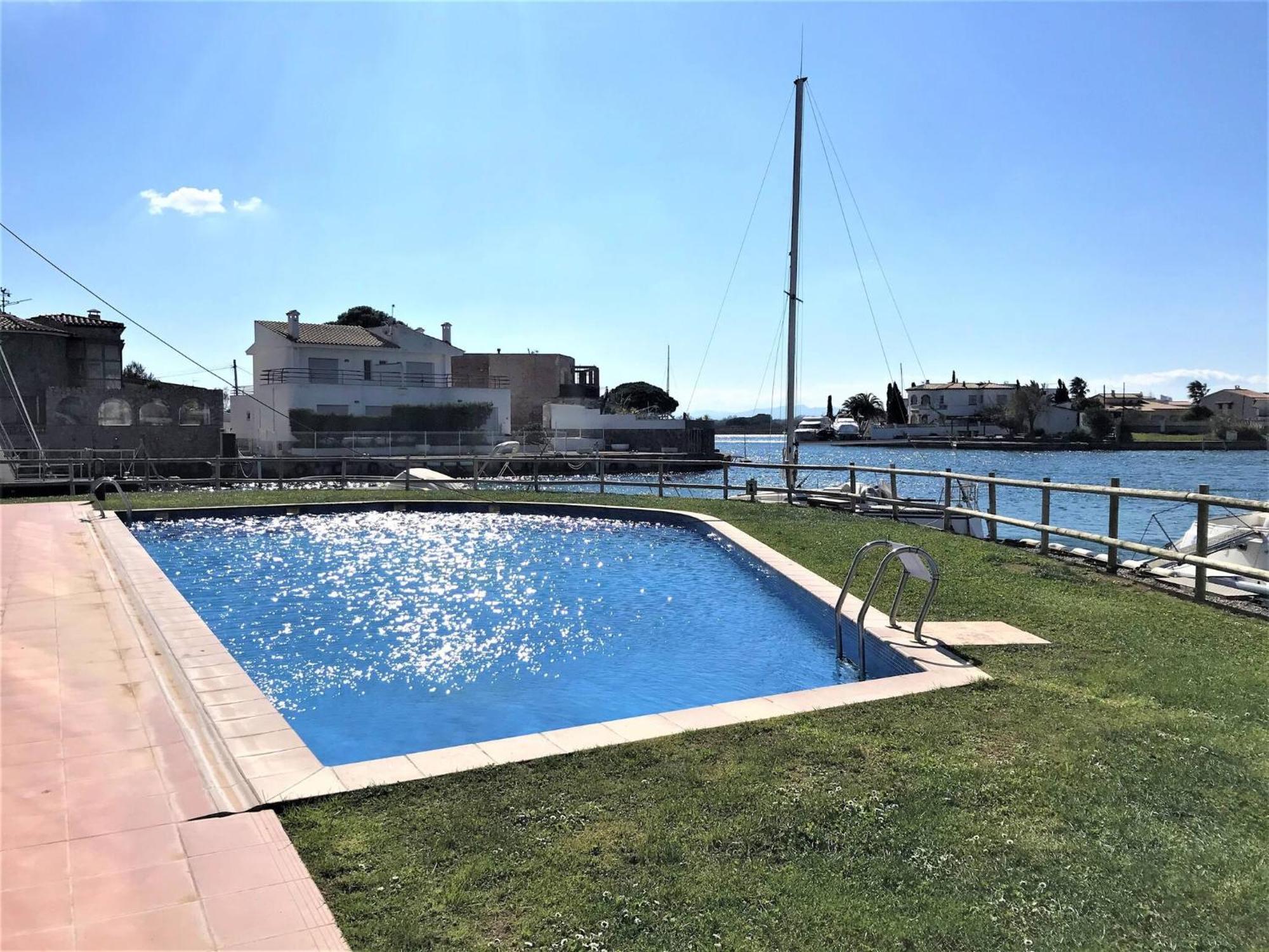 Apartamento Apartamento en Roses con vistas al canal y piscina Exterior foto