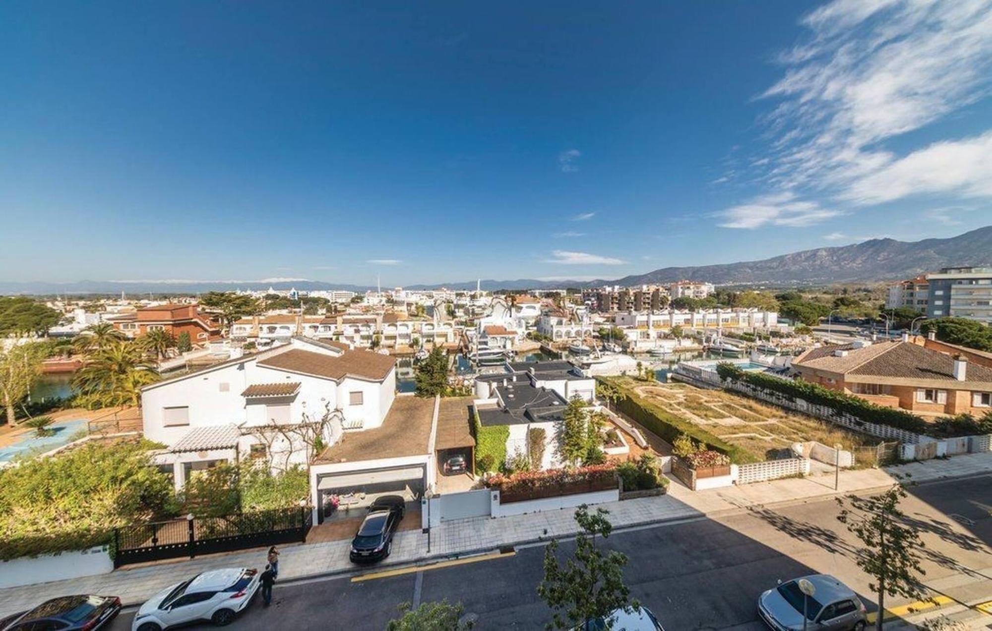 Apartamento en Roses con vistas al canal y piscina Exterior foto