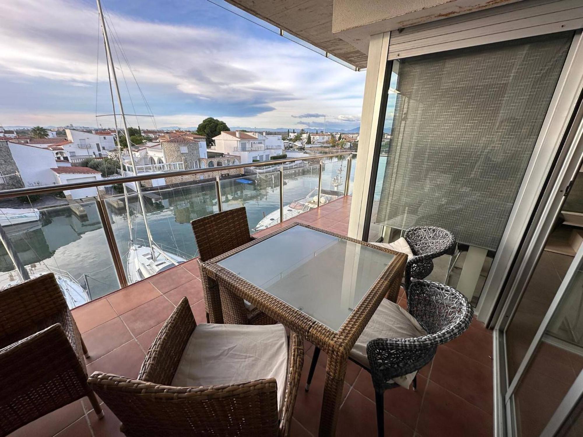 Apartamento en Roses con vistas al canal y piscina Exterior foto